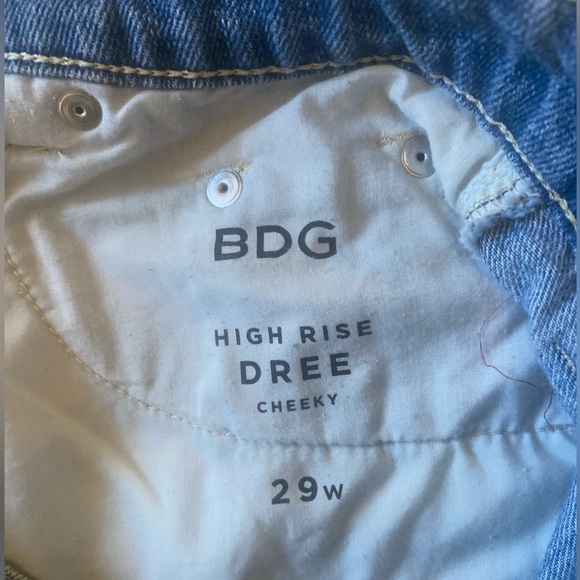 BDG High Rise DREE Distressed Camo Shorts Size 29 - Super cute fit 🎀 high waist - Picture 2 of 5